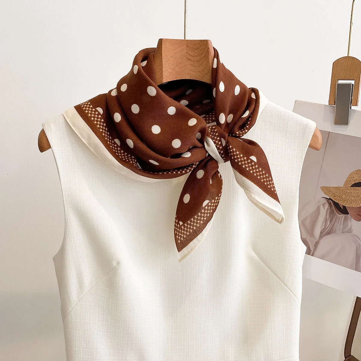Luxury Polka Dot Printed Squar - Silk Neck Scarf avis et prix