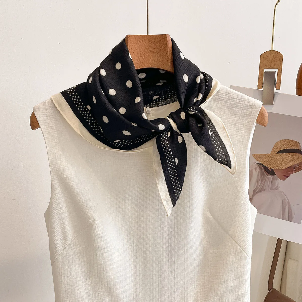 Luxury Polka Dot Printed Squar - Silk Neck Scarf avis et prix