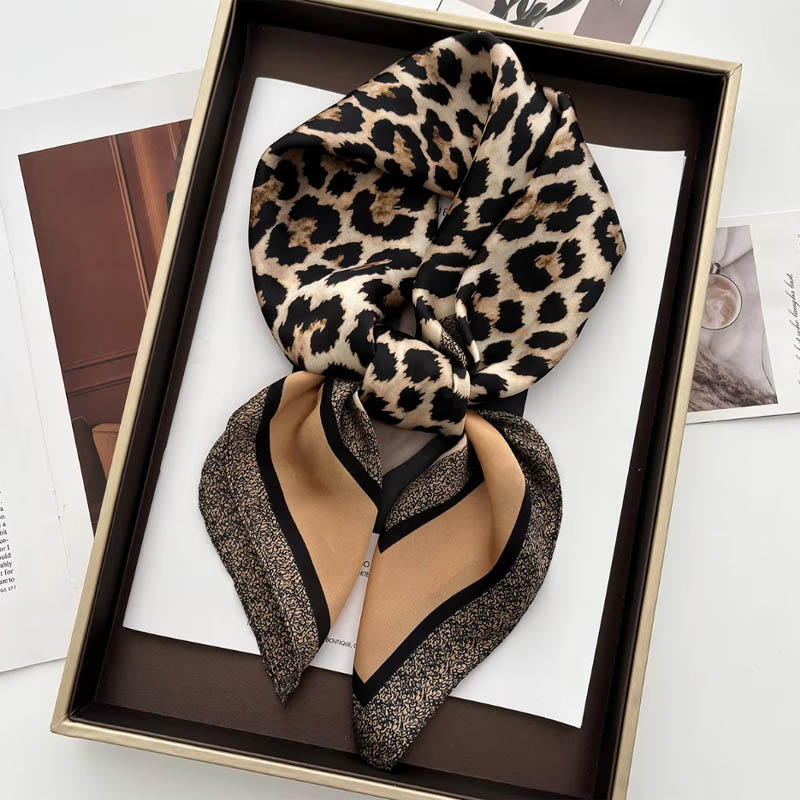 Luxury Leopard Print Female Sa - Ascot Neck Scarf avis et prix