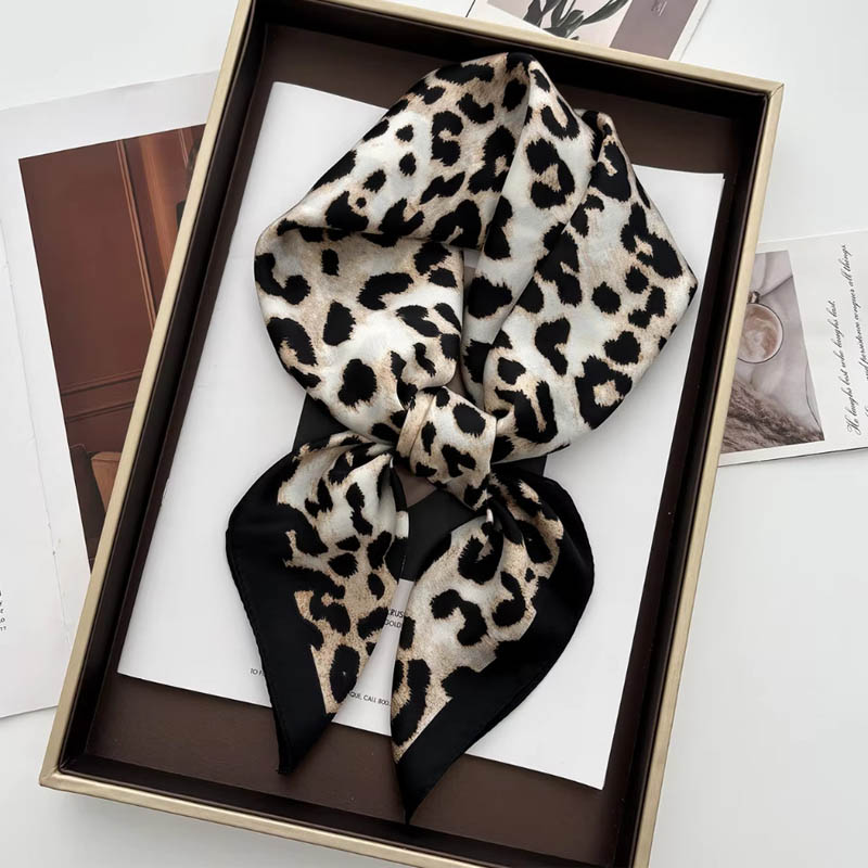 Luxury Leopard Print Female Sa - Ascot Neck Scarf avis et prix