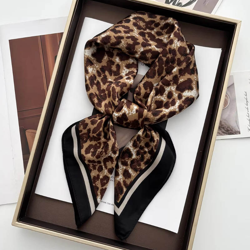 Luxury Leopard Print Female Sa - Ascot Neck Scarf avis et prix