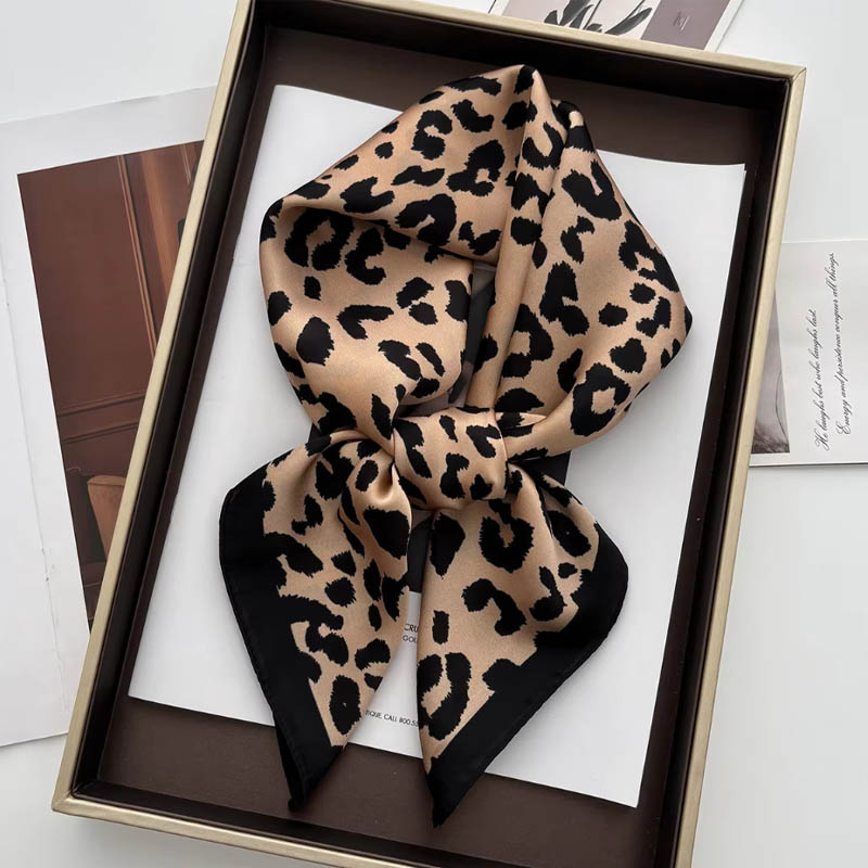 Luxury Leopard Print Female Sa - Ascot Neck Scarf avis et prix