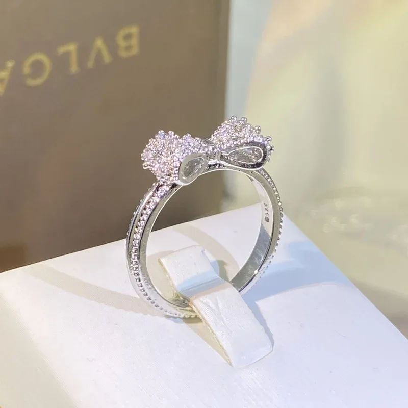 Fancy Bow Ring with Dazzling C - Tie Clip Silver avis et prix