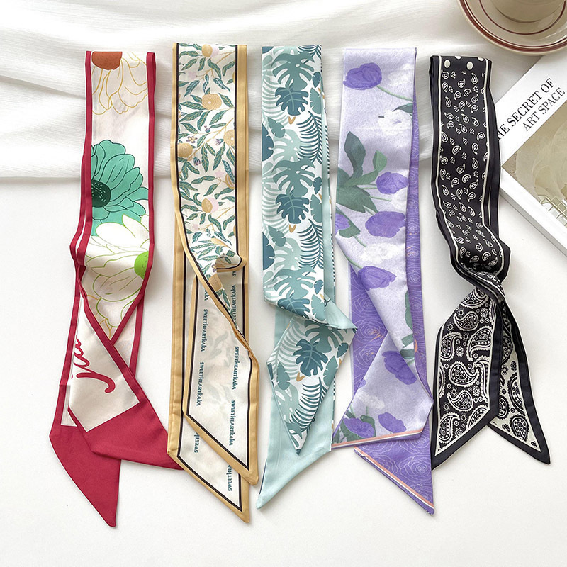 New luxury Brand Model Small S - Silk Neck Scarf avis et prix