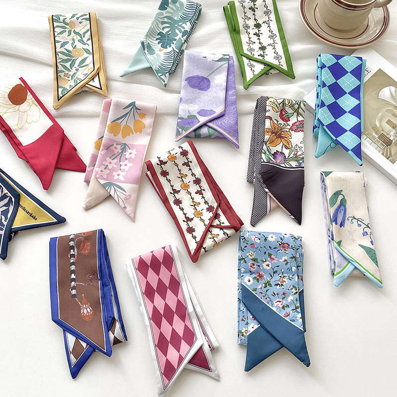 New luxury Brand Model Small S - Silk Neck Scarf avis et prix